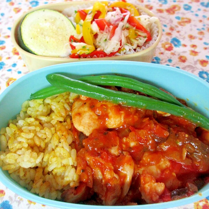 チキンのトマト煮カレーマヨピラフ添え